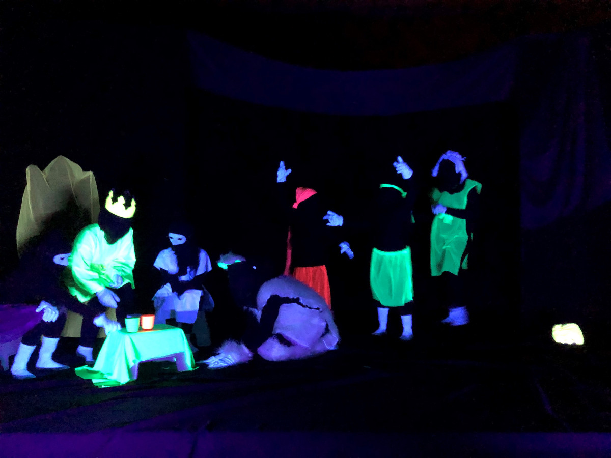schwarzlichttheater_2025_4.jpg